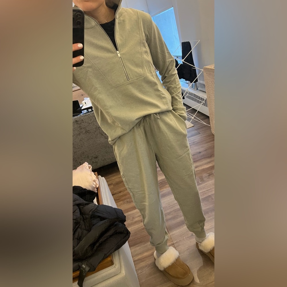 LIKE NEW Theory Yoke Pullover in Alpaca Fleece